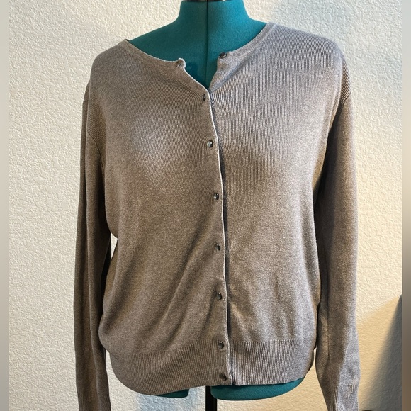 Elegant Gray Croft & Barrow Cardigan with Pearl Buttons - XL - Picture 2 of 7